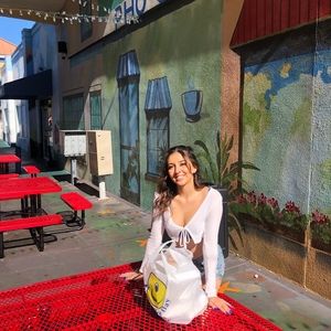 Meet your Posher, Ariona